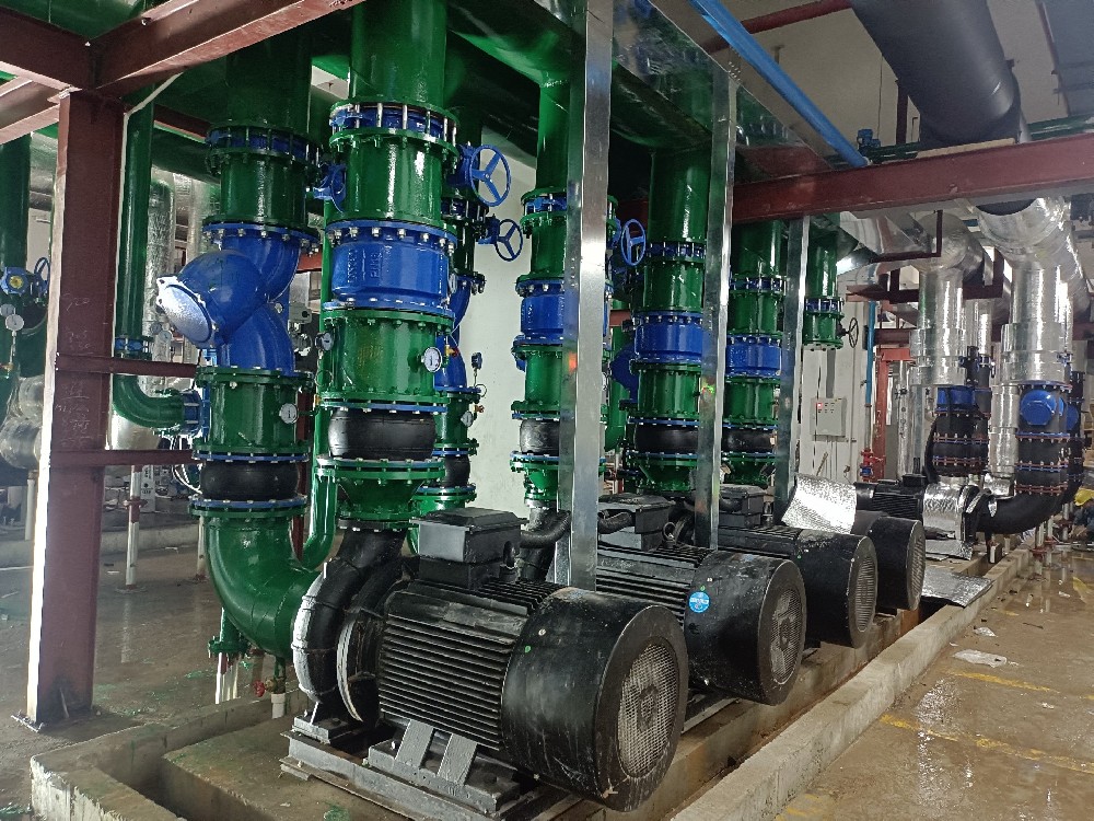 調(diào)整百級(jí)潔凈室送風(fēng)口風(fēng)速時(shí)需要注意哪些安全事項(xiàng)？